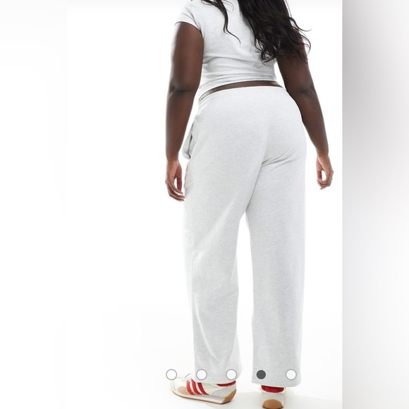 ASOS DESIGN Curve straight leg jogger with Marseille embroidered graphic 2XL - Picture 16 of 16